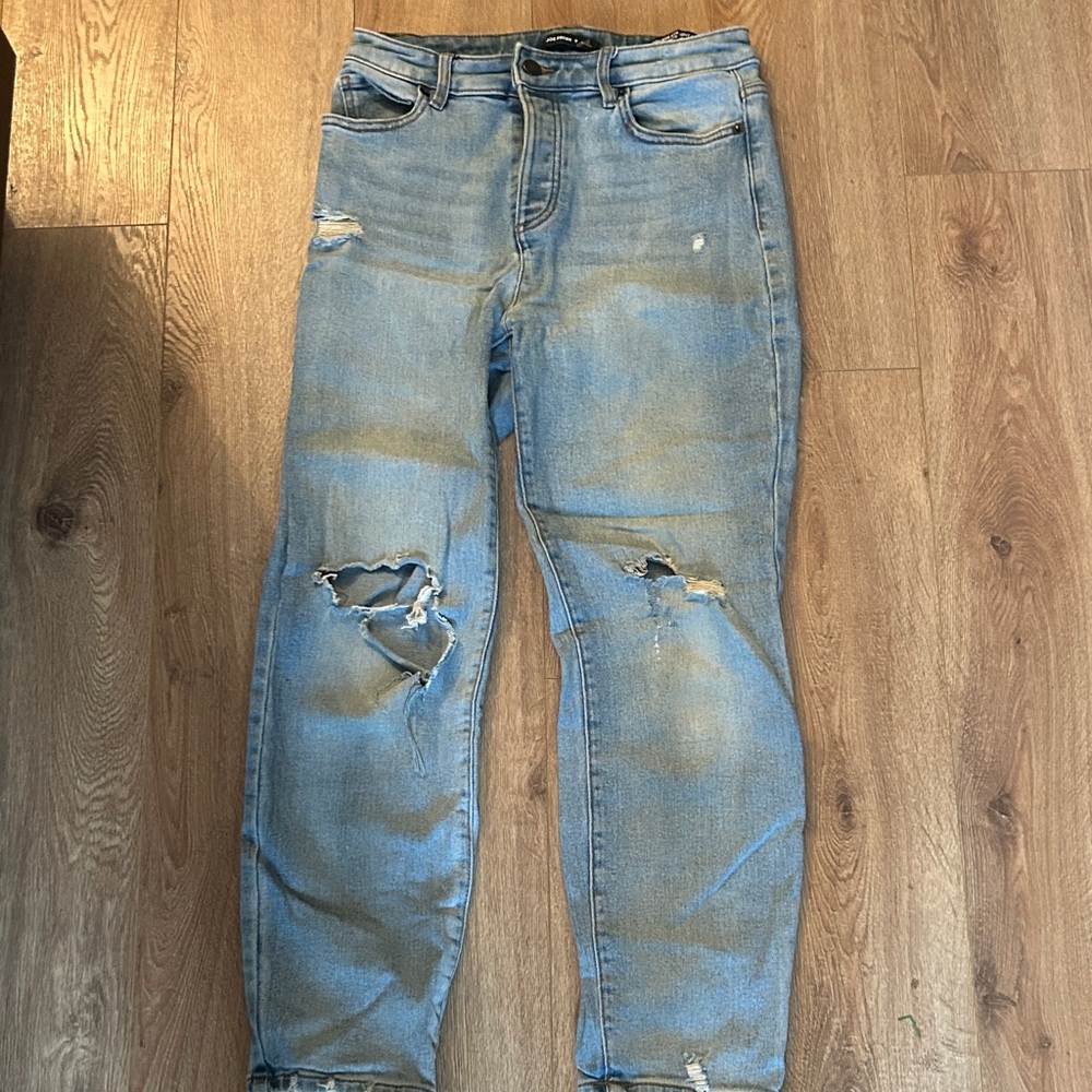 Joe Fresh women’s high-rise, Light Blue Distressed straight leg Jeans size 26